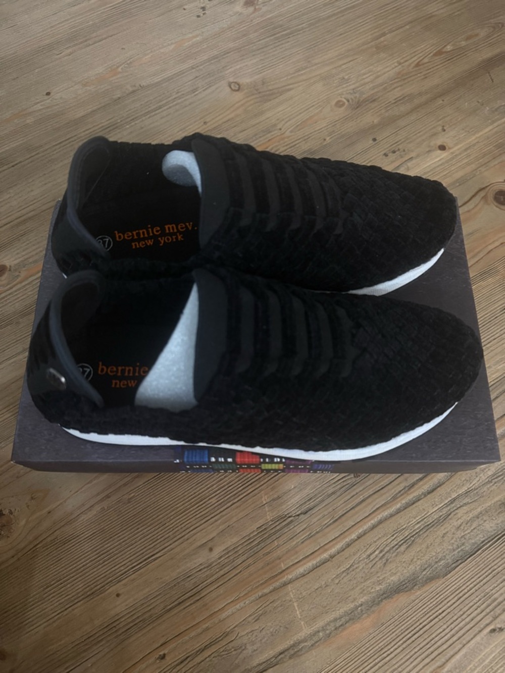 bernie mev. Tara Vivaldi Shoes, Black Chenille, size 37, New in box